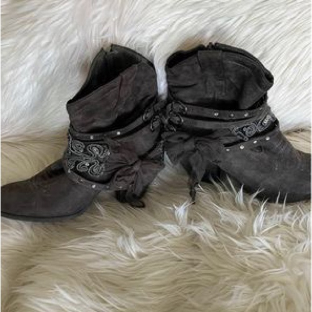 Not Rated Boots size 8, charcoal